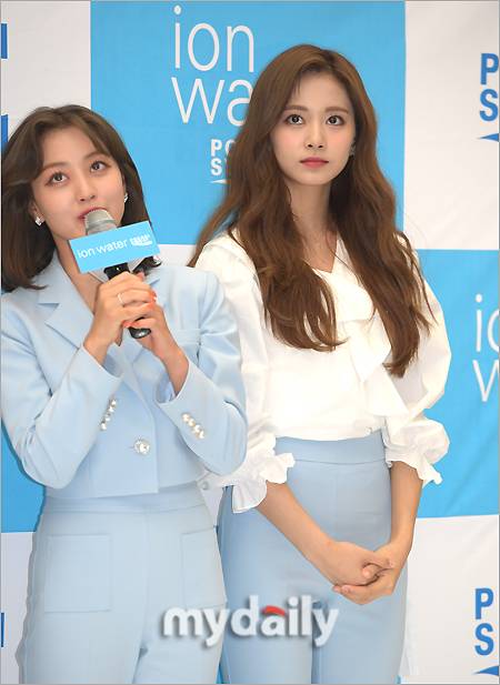 ▲ 트와이스 지효·쯔위 '사슴 눈망울 자매'