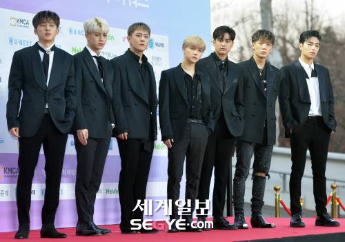 아이콘 멤버들. 왼쪽부터 전 리더 비아이(본명 김한빈), 송윤형, 김동혁, 김진환, 정찬우, 바비(〃 김지원), 구준회. 한윤종 기자