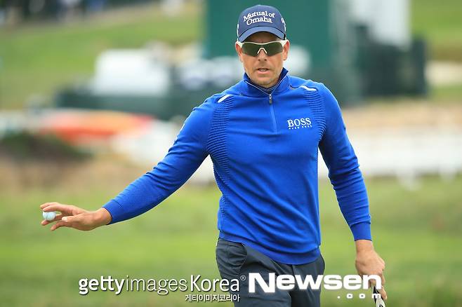 US오픈 3라운드에서 퍼트를 성공한 헨릭 스텐손.