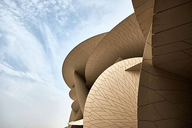 도하에 자리한 카타르 국립박물관의 곡선미.