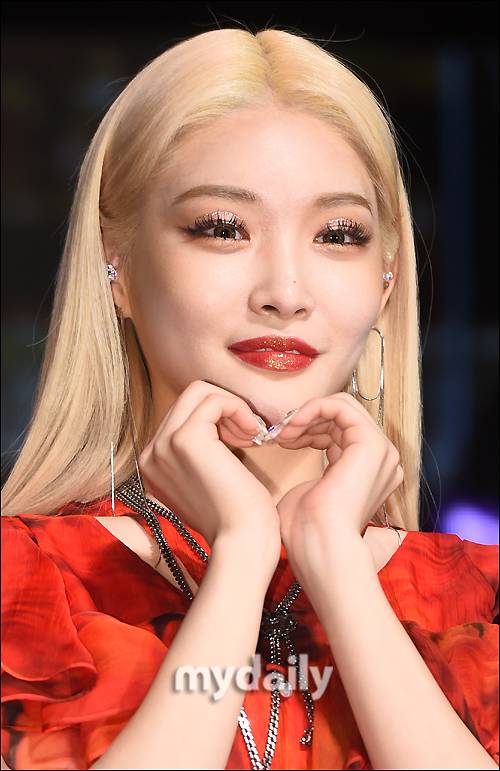 ▲ '미래형 메이크업?'…청하, 독특 눈 화장