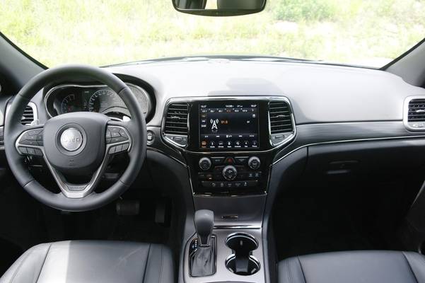 2019년 지프 그랜드 체로키 리미티드-X 3.6 모델 실내. /이창환 기자