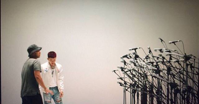 고등래퍼 1위 우승자 김하온 뮤직비디오 ‘NOAH’ 제작 현장. 서동혁 감독(좌)과 가수 박재범(우)./인스타그램@flipevil