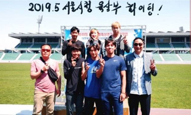 2019년 1월 서울시청 육상팀 감독으로 자리를 옮긴 장재근 감독이 선수단과 함께한 기념 촬영.