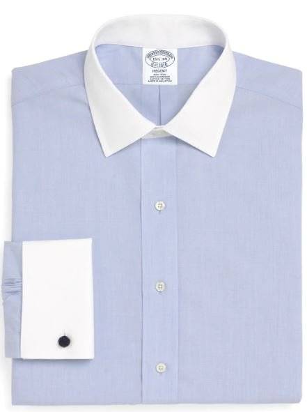 콤비 슈트를 입을 때 흰색 기본 셔츠 대신 클레릭 셔츠나 패턴 셔츠 등을 활용하면 상하의가 달라 어색해 보이는 것을 완화시킬 수 있다. [사진 브룩스 브라더스]