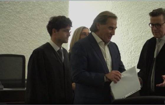 지난 2월 스투트가르트 지방 법원에서 열린 선고심에 입장하고 있는 위르겐 루들로프의 모습. [사진 유튜브]