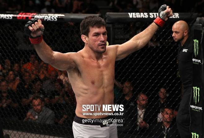 ▲ '그래플링 장인' 데미안 마이아가 옥타곤 2연승을 완성했다. UFC 온 ESPN 3 메인 카드 경기 하이라이트 영상은 스포티비나우(www.spotvnow.co.kr)에서 볼 수 있다.