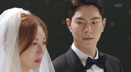 드라마 '세상에서 제일 예쁜 내 딸'의 한 장면. 우여곡절 끝에 결혼에 골인한 재벌2세 한태수(홍종현, 오른쪽)와 출생의 비밀을 안고 있는 설렁탕집 둘째 딸 강미리(김소연). [화면 캡처]