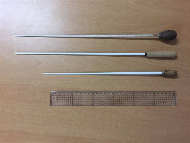 다양한 길이와 모양의 지휘봉. 그래도 색상은 대개 흰색이다. 백윤학 지휘자 제공