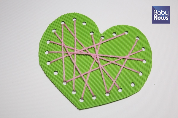 하트 바느질 놀이. ⓒ허진