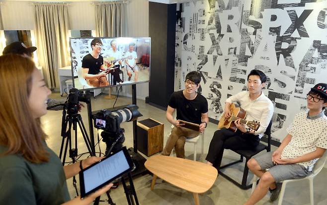 MCN산업이 빠르게 성장하고 있다. 사진은 CJ E&M 다이아TV 방송현장을 촬영한 모습. (사진=전자신문DB)