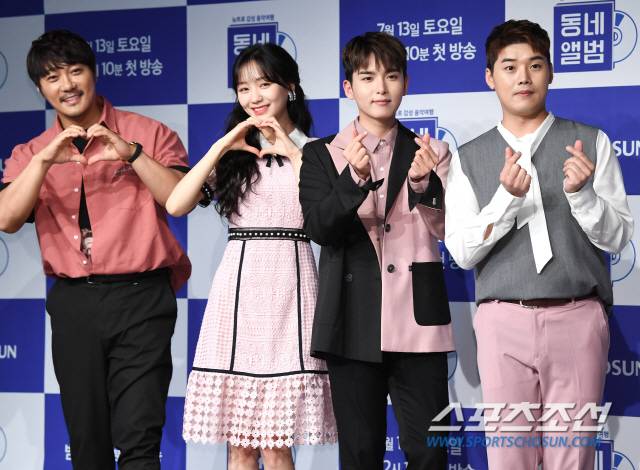 TV 조선 예능프로그램 '동네앨범' 제작발표회가 9일 오후 서울 영등포구 서울마리나 요트클럽에서 열렸다. KCM, 수정, 려욱, 권혁수(왼쪽부터)가 포즈 취하고 있다.  '동네앨범'은 낯선 여행지에 도착한 출연진이 그곳에서 만난 동네사람들과의 이야기를 담아내는 '음악여행' 프로그램이다. 정재근 기자 cjg@sportschosun.com/2019.07.09/