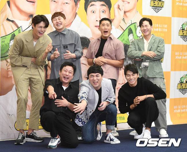 [OSEN=곽영래 기자] XtvN 새 예능 '플레이어' 제작발표회가 9일 오후 서울 마포구 스탠포드 호텔에서 진행됐다.  정혁, 이진호, 김동현, 이용진, 이이경, 황제성, 이수근이 포토타임을 갖고 있다. /youngrae@osen.co.kr