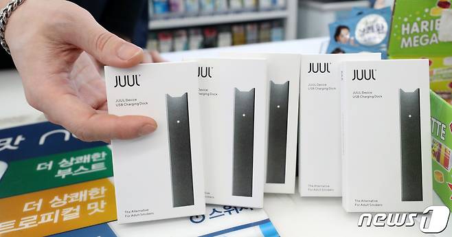 서울 시내 편의점에서 쥴 디바이스를 판매하고 있다.  /뉴스1 © News1 오장환 기자