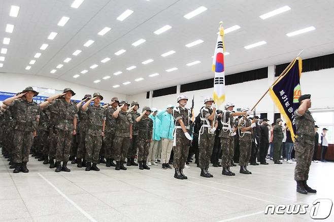 육군 제31보병사단이 10일 광주 북구에 위치한 사단 충장관에서 '2019 광주 세계수영선수권대회 대테러 안전활동지원사령부 출정식'을 진행하고 있다.(육군 제31보병사단 제공) 2019.7.10/뉴스1 © News1 전원 기자