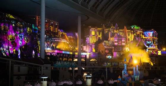 30주년을 기념해 6월 29일 런칭한 프로젝션 쇼 '미라클 나이트'. [사진 롯데월드]