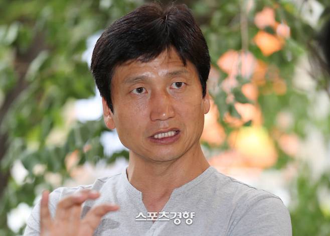 U20 월드컵 축구대표팀 정정용 감독이 경향신문과 만나 월드컵 성과를 돌아보고 향후 거취에 대한 인터뷰를 하고 있다. 박민규 선임기자