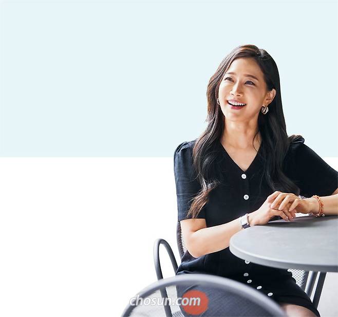 16년째 MBC '서프라이즈'에 출연 중인 배우 김하영. 지난 10일 서울 방배동 한 카페에서 만난 그녀는 사람이 좀 많아 알아볼 수도 있는데 괜찮은지 묻자 "알아봐주시면 감사하다"고 했다. 시종일관 밝았다. 연기에 대해 물을 땐 "늘 진지하게 임한다"며 웃음을 거뒀다. / 장은주 영상미디어 객원기자