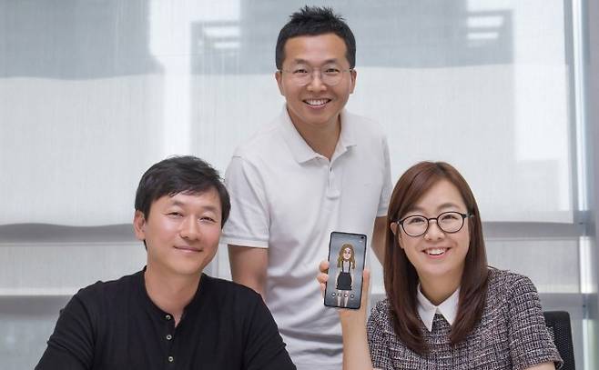 왼쪽부터 임진호, 최민석(삼성전자 무선사업부 개발실), 이민경(삼성전자 무선사업부 모바일UX센터)