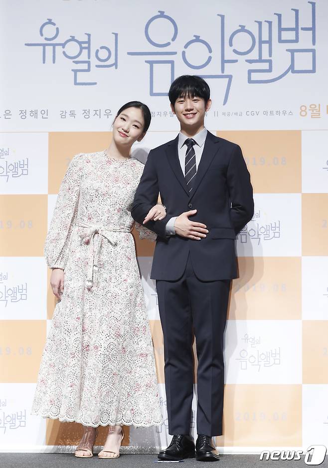 배우 김고은, 정해인(오른쪽)이 15일 오전 서울 강남구 압구정CGV에서 영화 '유열의 음악앨범' 제작보고회에 참석해 포즈를 취하고 있다.  2019.7.15/뉴스1 © News1 권현진 기자