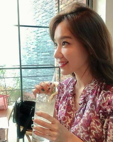 김아중이 일상 속 여신 미모를 뽐냈다. 김아중 SNS