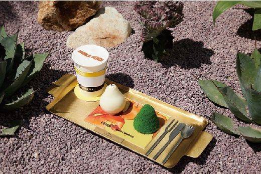 젠틀몬스터 소속 파티시에가 정원을 주제로 디자인한 디저트./ 젠틀몬스터 제공