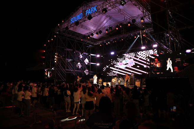 광주정보문화산업진흥원은 지난 13~14일 이틀간 5·18민주광장 및 광주음악산업진흥센터 피크뮤직홀에서 7000여명의 관람객이 찾은 가운데 2019광주사운드파크페스티벌을 성황리에 개최했다.