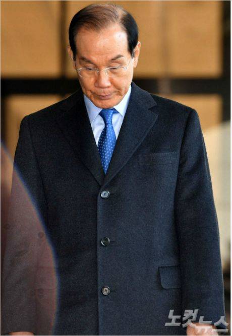 다스소송비대납 의혹을 받고있는 이학수 전 삼성그룹 부회장이 서울중앙지검에 피의자 신분으로 출석하고 있다.(윤창원기자)