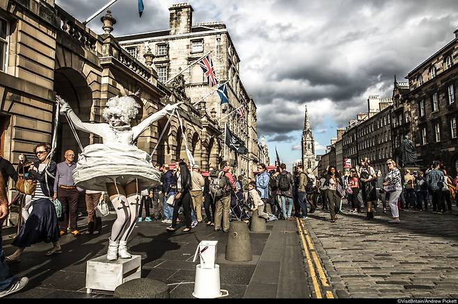 '유럽의 꽃'이라는 에든버러 축제가 열리는 에든버러