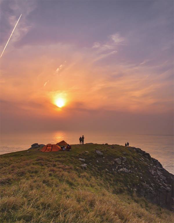 백패커들 사이에 성지로 소문난 굴업도 개머리언덕에 석양이 내린다