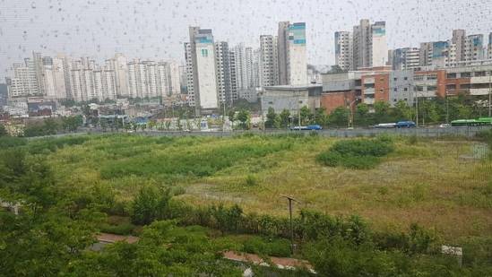 전농7구역 조합이 기부채납한 학교용지.  /전농·답십리 명문고 유치를 위한 서명 운동 설문지 발췌