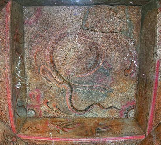 강서대묘 천장 황룡(한성백제박물관 2016년 고구려고분벽화 특별전도록)