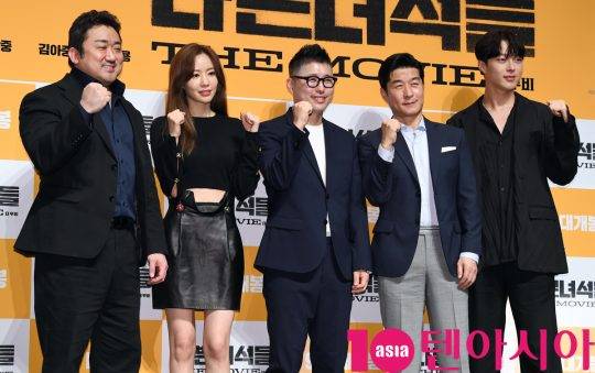 영화 ‘나쁜 녀석들:더 무비’의 주역 마동석(왼쪽부터), 김아중, 손용호 감독, 김상중, 장기용./&nbsp;조준원 기자 wizard333@