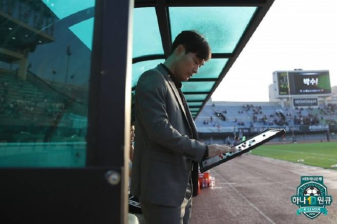 ▲ 남기일 감독은 성남의 기본 축구 방식을 설정하고, 상대에 따라 전술 및 선수에 변화를 줘 대응한다. ⓒ한국프로축구연맹
