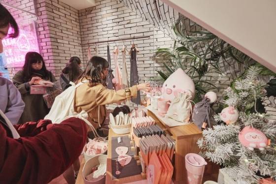 올초 문을 연 카카오IX의 카카오프렌즈 일본 도쿄점 매장 / 사진제공=카카오IX