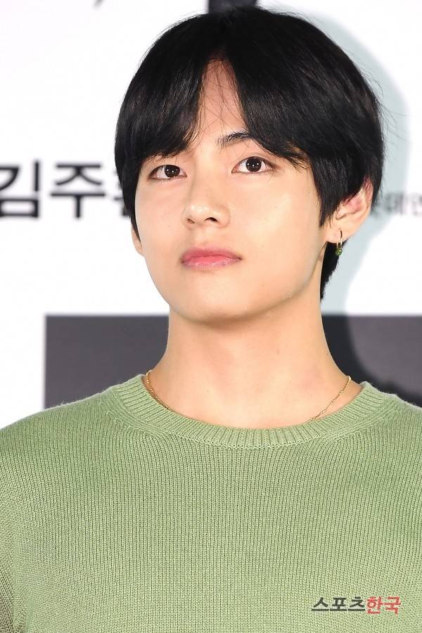 영화 '사자'(감독 김주환) VIP 시사회에 참석한 방탄소년단(BTS) 뷔. 사진=이혜영 기자 lhy@hankooki.com