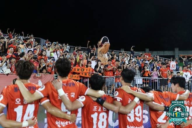 ▲ 강원의 환호 ⓒ한국프로축구연맹