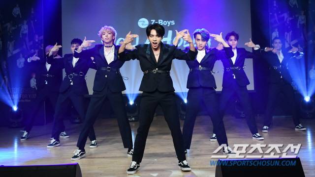 Z-POP Dream Project(지팝 드림 프로젝트) 쇼케이스가 8일 오후 서울 강남구 청담동 일지아트홀에서 열렸다. Z-POP Dream Project(지팝 드림 프로젝트)는 Z세대라 불리는 1995년 이후 출생자를 대상으로, 아시아의 스타를 발굴해 K-POP(케이팝)을 넘어서는 새로운 장르 Z-POP(지팝)을 탄생시키겠다는 포부에서 기획된 프로젝트다. Z-Boys(지보이즈)가 멋진 무대를 선보이고 있다. 청담동=박재만 기자 pjm@sportschosun.com/2019.08.08/