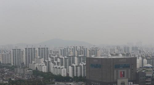 지난 5월 3기 신도시가 발표된 뒤 일산 집값이 정부 통계상으로 큰 폭으로 하락한 것으로 나타났다. 사진은 일산 아파트 전경.<연합뉴스>