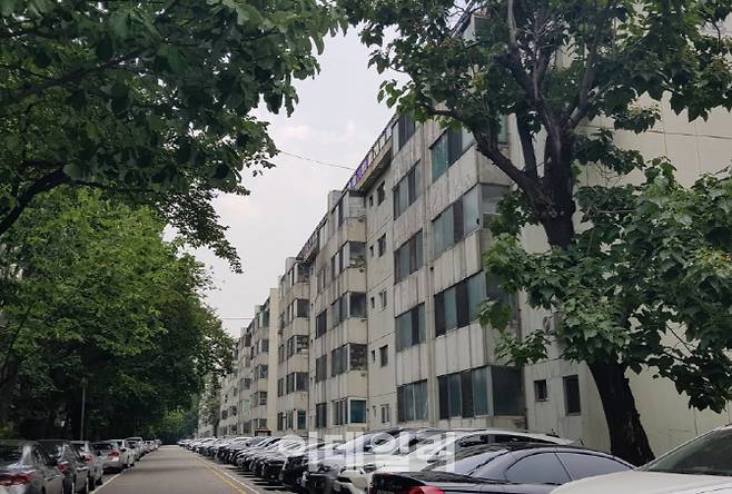 사업시행계획을 인가 받은 서울 서초구 반포동 주공1단지 3주구 아파트의 모습. 사진=경계영 기자