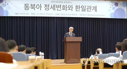발언하는 정해구 정책기획위원장 (서울=연합뉴스) 김주형 기자 = 13일 오후 국회 의원회관에서 열린 대통령직속 정책기획위원회·더불어민주당 일본경제침략대책특별위원회가 주최한 '동북아 정세 변화와 한일 관계'에서 정해구 정책기획위원장이 발언하고 있다. 2019.8.13 kjhpress@yna.co.kr