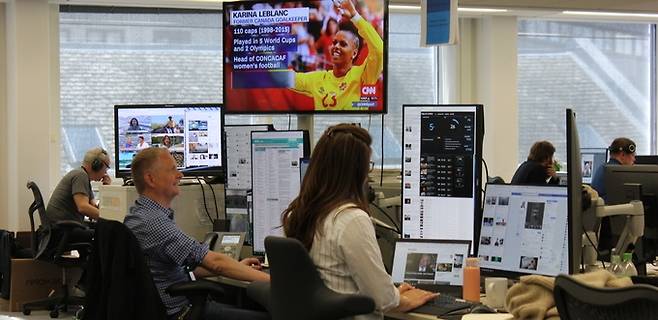 노르웨이 오슬로 아케르스가타에 위치한 미디어 그룹 십스테드 본사엔 일간지 ‘아프텐포스텐’과 ‘VG’도 입주해 있다. 사진은 아프텐포스텐 직원들이 사무실에서 일하고 있는 모습.