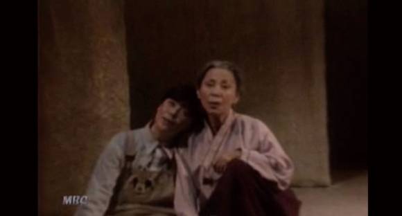 1999년 연극 《어머니》 러시아 모스크바 공연 당시 모습 ⓒ MBC뉴스 화면 캡쳐