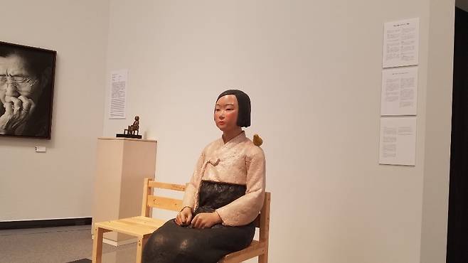 일본 최대 국제 예술제인 ‘아이치 트리엔날레 2019’ 기획전 ‘표현의 부자유전-그후’에 출품됐던 ‘평화의 소녀상’. <한겨레> 자료 사진