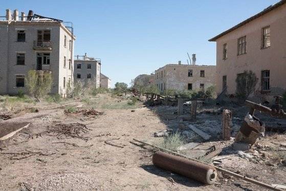 카자흐스탄 아랄해 주변의 아라스크-7 마을. 1971년 이 곳의 소련군 비밀 생물학 무기 연구소에서 천연두균이 퍼져 나갔다. 이 사고로 많은 사람들이 천연두를 앓았다. [Sovietologo 트위터 계정]