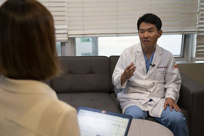 Barn Jae-sang, chief surgeon at Banobagi Plastic Surgery Clinic in Gangnam, Seoul (The Korea Herald)