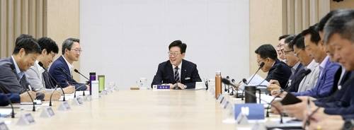 간부회의 주재하는 이재명 경기지사 [경기도 제공. 재판매 및 DB 금지]