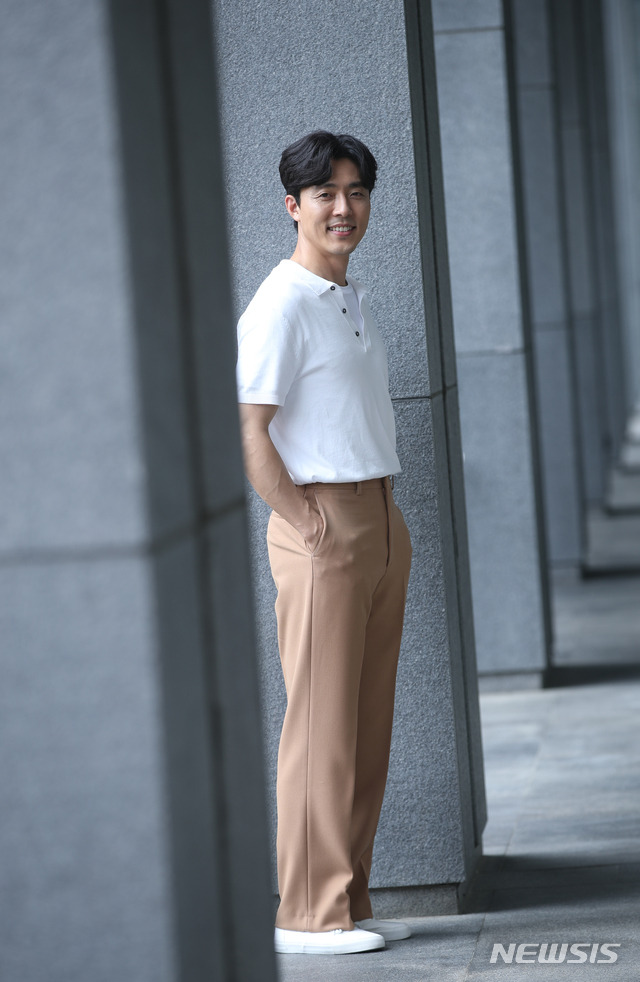 【서울=뉴시스】조수정 기자 = tvN 월화드라마 '60일, 지정생존자' 김남욱 대변인 역 배우 이무생이 21일 서울 충무로 뉴시스 본사에서 종방인터뷰에 앞서 포즈를 취하고 있다. 2019.08.21. chocrystal@newsis.com