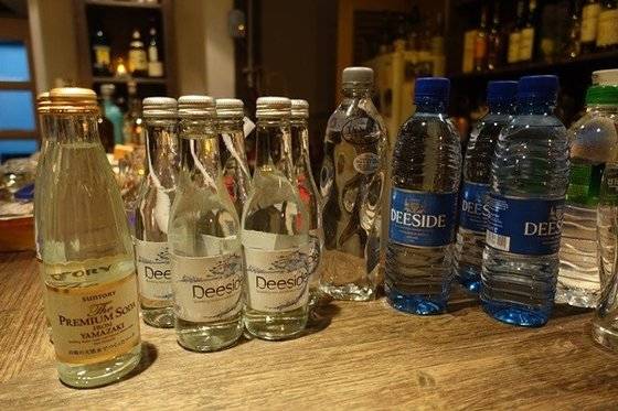 위스키의 부즈가 심할 땐, 소량의 물이나 소다를 첨가해보자. [사진 김대영]