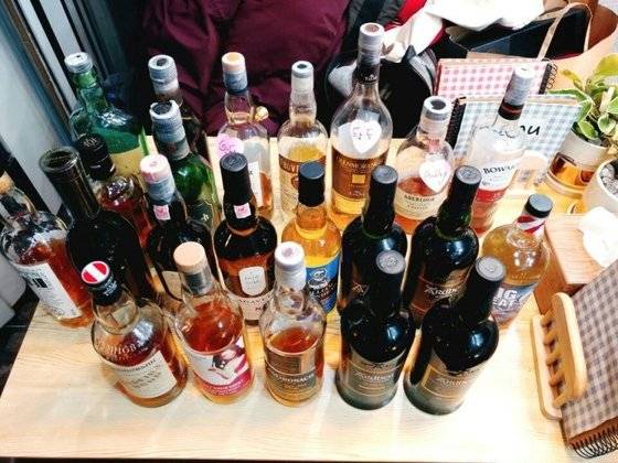 이 위스키들이 하나로 섞인다면 맛 없을 확률이 매우 높다. [사진 김대영]